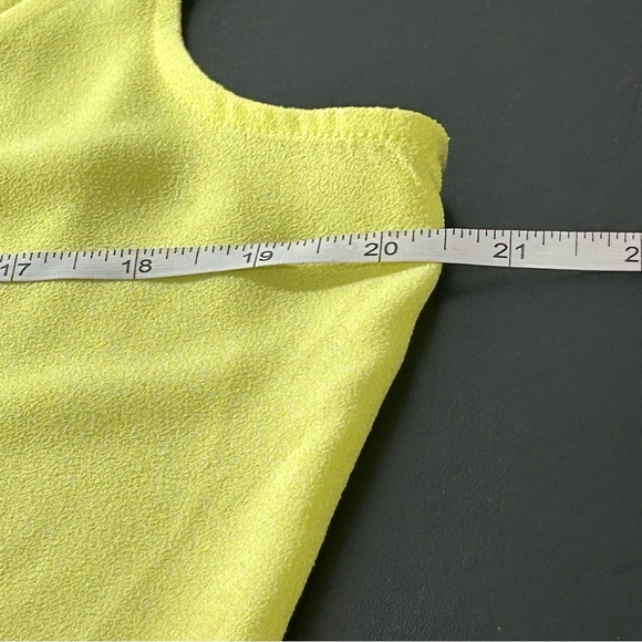 Worthington Women's Sleeveless Blouse Bright Yellow Size Large Career - Picture 4 of 5